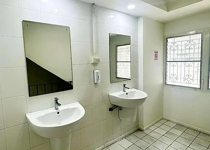 旅馆 Piccolo Sukhumvit Hostel- Self Check-in After 6 Pm